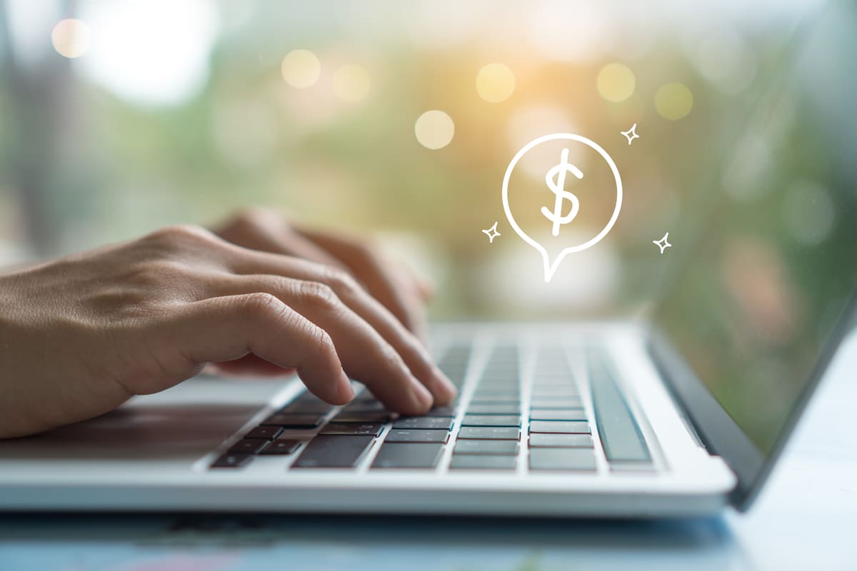 Conheça 20 Alternativas Para Monetizar Seu Site! 3 Tela de um laptop exibindo gráficos e análises financeiras, sugerindo estratégias para monetizar sites e otimizar ganhos através de publicidade e investimentos.